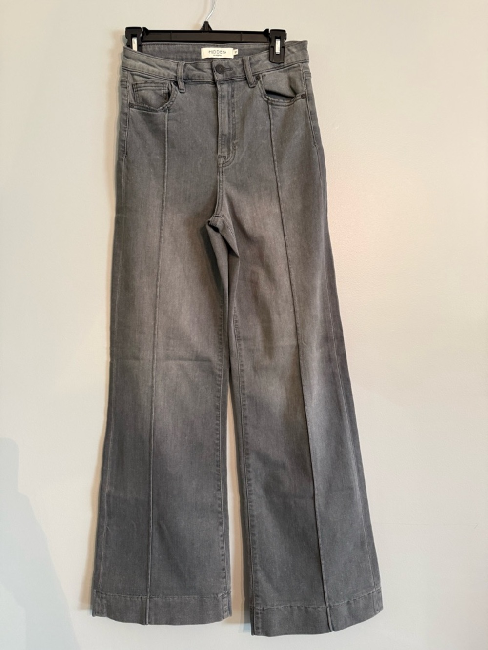 Hidden Jeans Los Angeles Women’s Gray Flared Jeans - Modern Seam Detail NWT